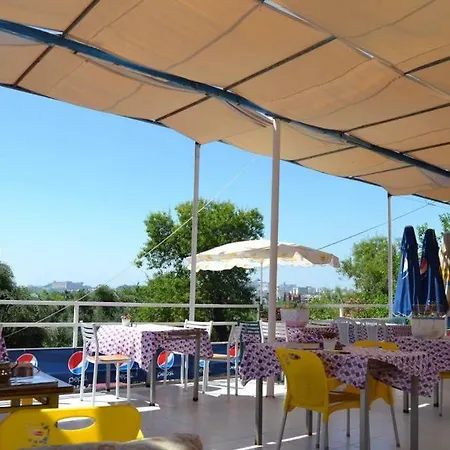 Hotell Zuemruet Pansiyon Side