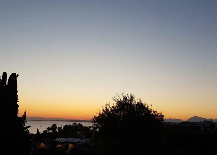 Zuemruet Отель *